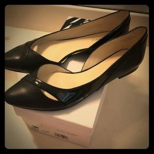 Nine West Black Leather and Patent Flats 9.5W